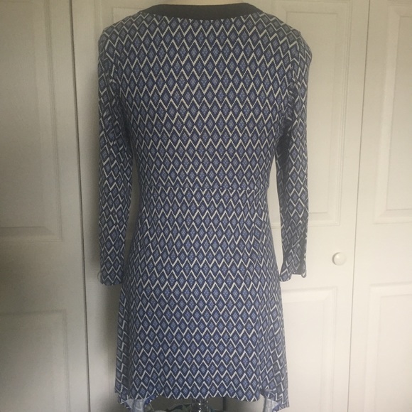 Karen Kane Blue and White Diamond Patterned Shirt - Picture 3 of 7